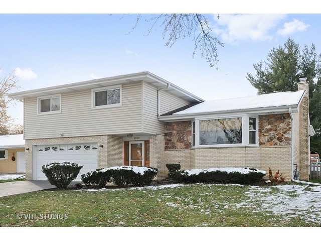 1086 Crimson Dr, Wheeling, IL 60090 photo 1