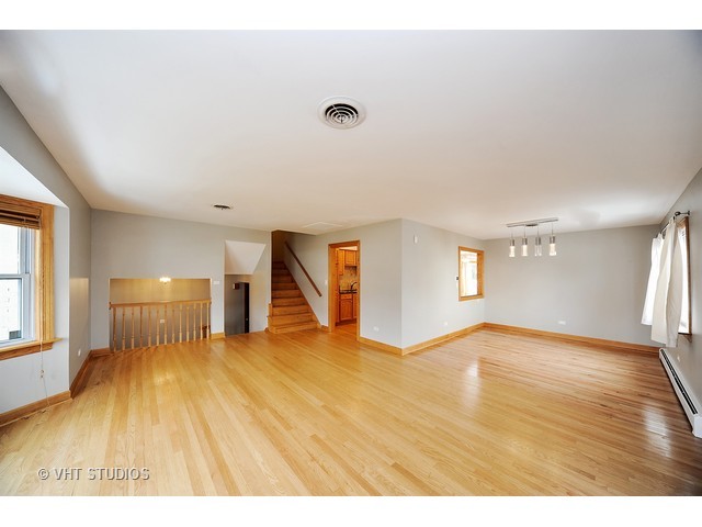 1086 Crimson Dr, Wheeling, IL 60090 photo 4