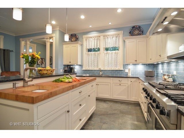 5220 N Wayne Ave, Chicago, IL 60640 photo 4