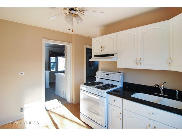 209 E Burlington St, Riverside, IL 60546 photo 7