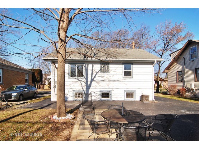 209 E Burlington St, Riverside, IL 60546 photo 17