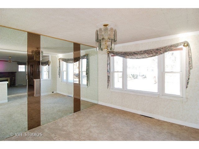 209 E Burlington St, Riverside, IL 60546 photo 8