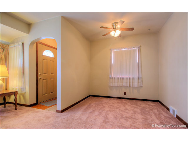 469 Watson St, Aurora, IL 60505 photo 9