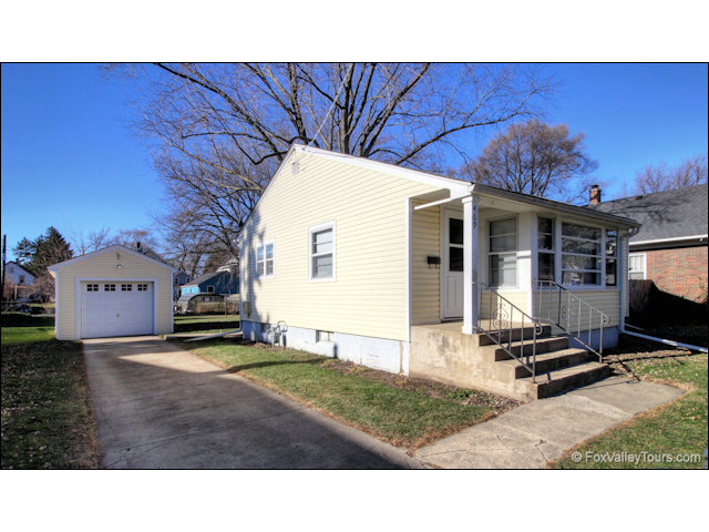 469 Watson St, Aurora, IL 60505 photo 2