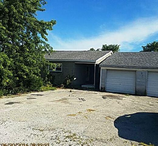 1709 Osborne St, Collison, IL 61831 photo 2