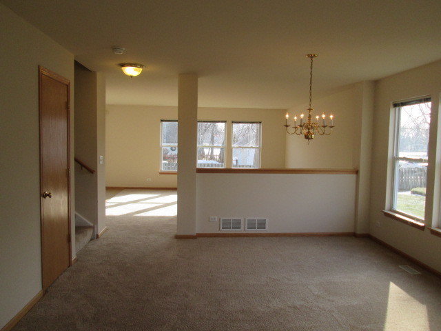 2709 Arbor Dr, Mchenry, IL 60050 photo 2