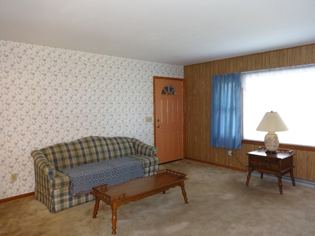 160 E Rickard Dr, Oswego, IL 60543 photo 2