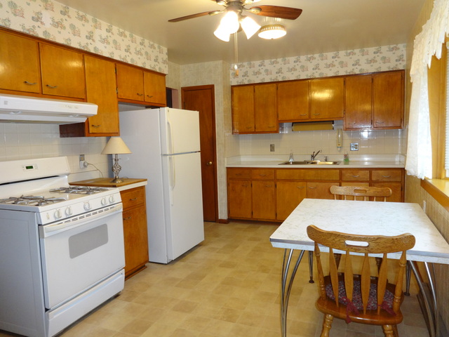 160 E Rickard Dr, Oswego, IL 60543 photo 9