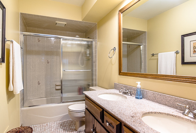 8512 Walredon Ave, Burr Ridge, IL 60527 photo 12