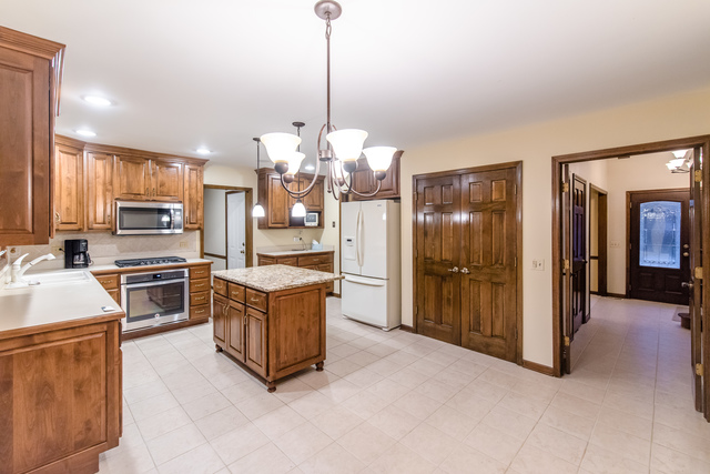 8512 Walredon Ave, Burr Ridge, IL 60527 photo 7