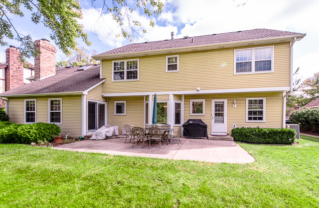 8512 Walredon Ave, Burr Ridge, IL 60527 photo 2