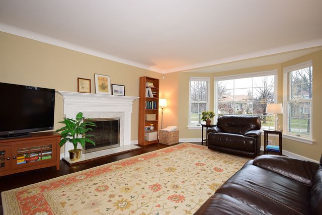 497 Uvedale Rd, Riverside, IL 60546 photo 3