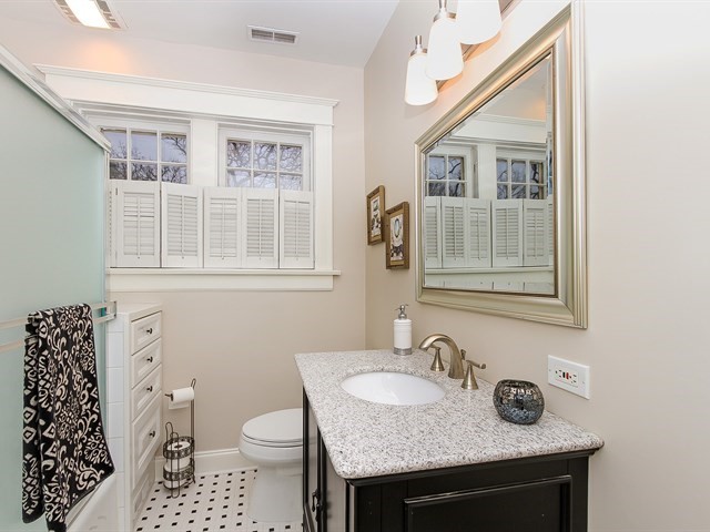 43 Hamilton Ave, Elgin, IL 60123 photo 17