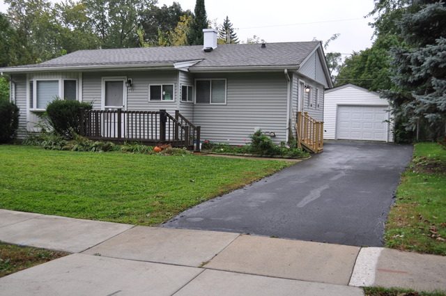 733 N Green Dr, Wheeling, IL 60090 photo 1