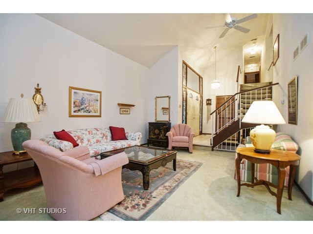 438 Simone Dr, Des Plaines, IL 60016 photo 4