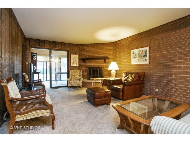 438 Simone Dr, Des Plaines, IL 60016 photo 10