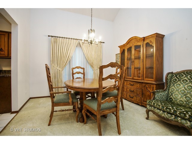438 Simone Dr, Des Plaines, IL 60016 photo 8