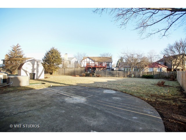 438 Simone Dr, Des Plaines, IL 60016 photo 16