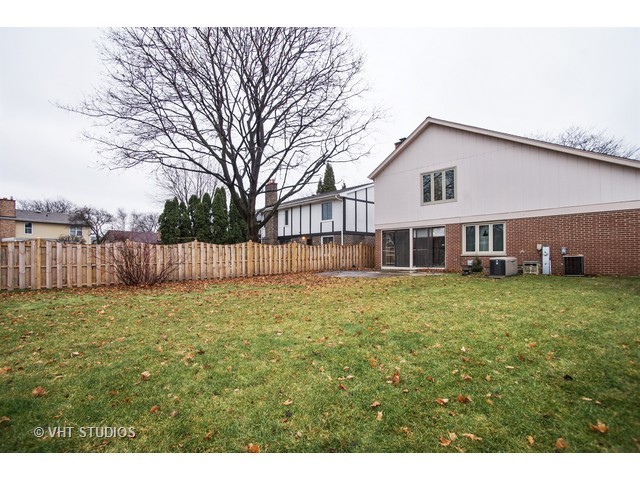 438 Simone Dr, Des Plaines, IL 60016 photo 14