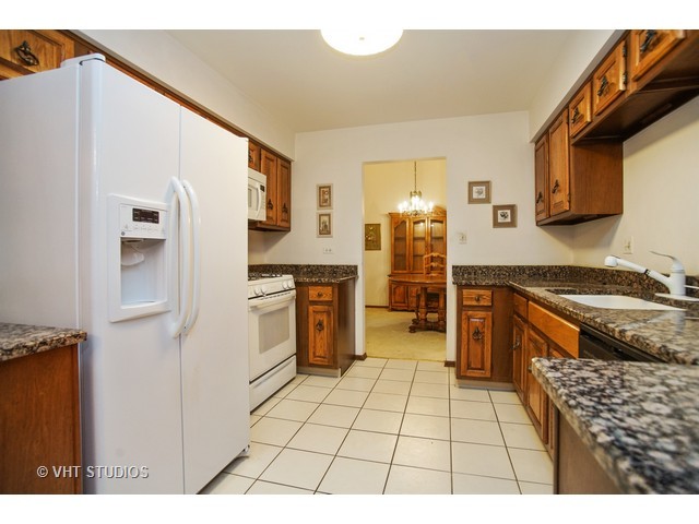 438 Simone Dr, Des Plaines, IL 60016 photo 6