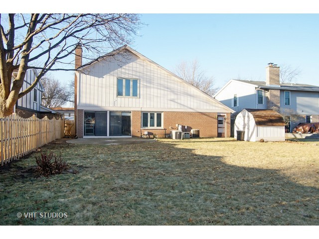 438 Simone Dr, Des Plaines, IL 60016 photo 17