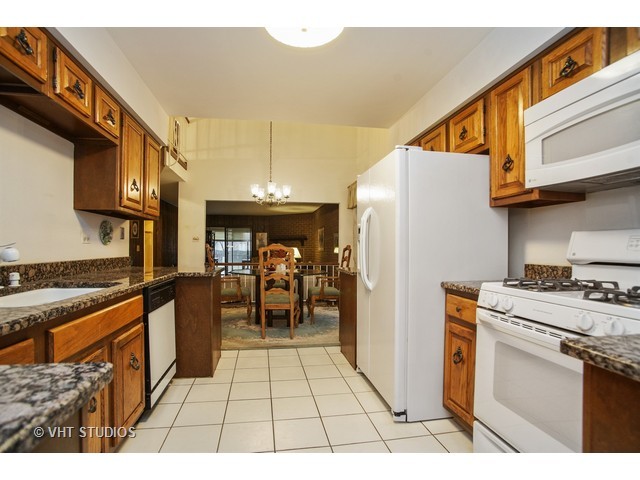 438 Simone Dr, Des Plaines, IL 60016 photo 7