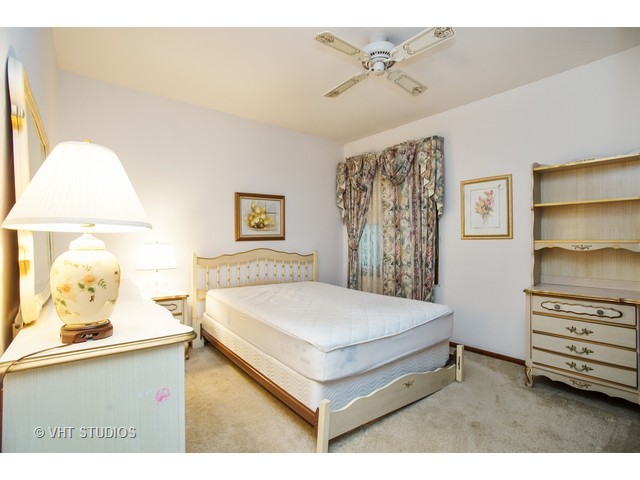 438 Simone Dr, Des Plaines, IL 60016 photo 12