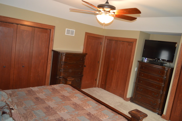 2412 Hyde Park Ave, Holiday Hills, IL 60051 photo 8
