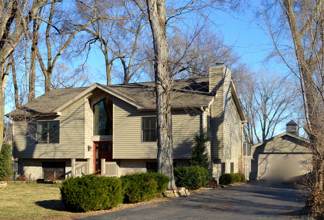 2412 Hyde Park Ave, Holiday Hills, IL 60051 photo 1
