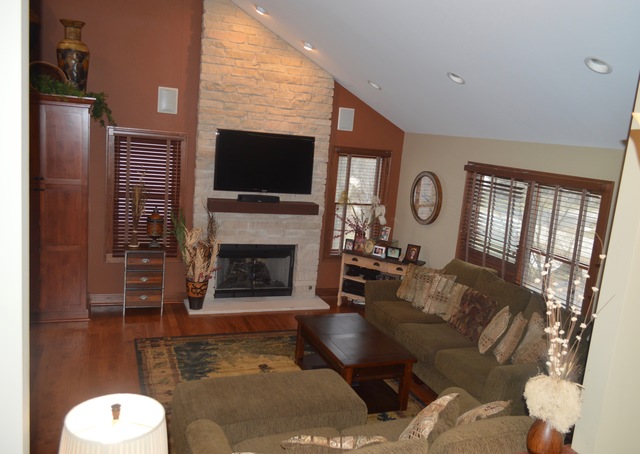 2412 Hyde Park Ave, Holiday Hills, IL 60051 photo 6