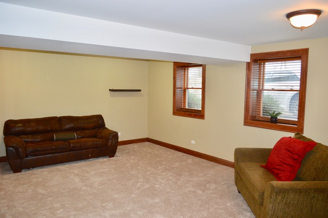 2412 Hyde Park Ave, Holiday Hills, IL 60051 photo 15