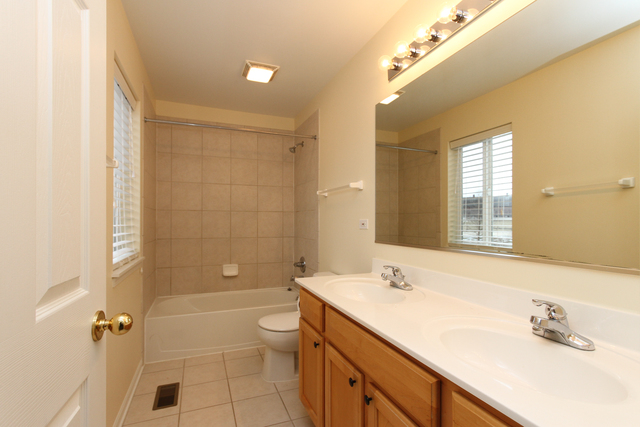 914 Limerick Ln, Mchenry, IL 60050 photo 18
