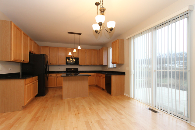 914 Limerick Ln, Mchenry, IL 60050 photo 9