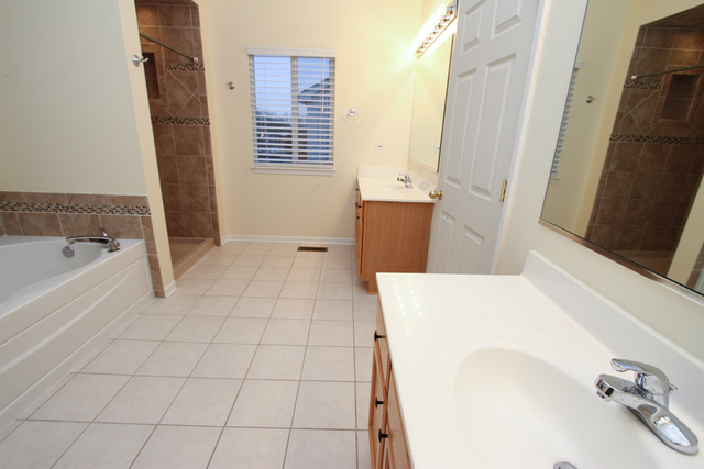 914 Limerick Ln, Mchenry, IL 60050 photo 13