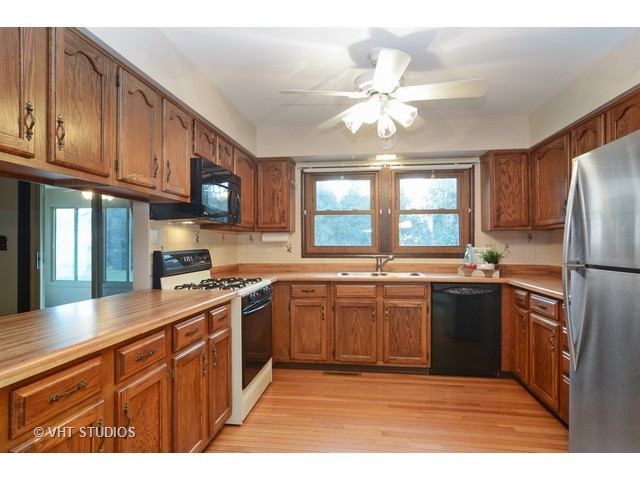 4325 Lombardy Ln, Hoffman Estates, IL 60192 photo 3
