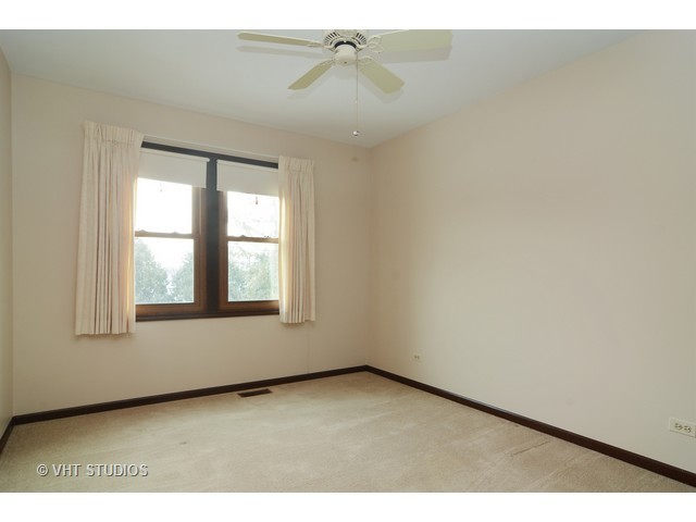 4325 Lombardy Ln, Hoffman Estates, IL 60192 photo 12
