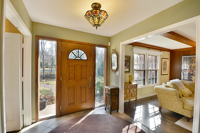 636 Hunter Rd, Glenview, IL 60025 photo 2