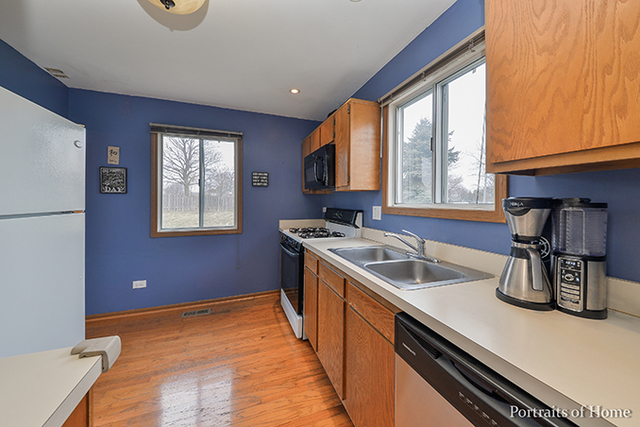 2950 Worcester Ln, Aurora, IL 60504 photo 3