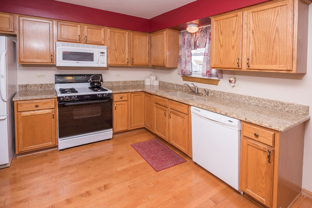 2121 Willow Lakes Dr, Plainfield, IL 60586 photo 9