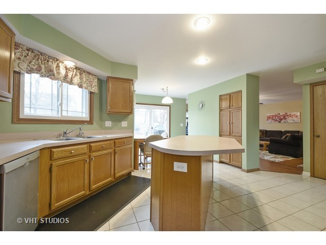 336 Hampton St, Cary, IL 60013 photo 6