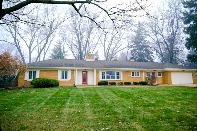 1104 Golf Ln, Wheaton, IL 60189 photo 1