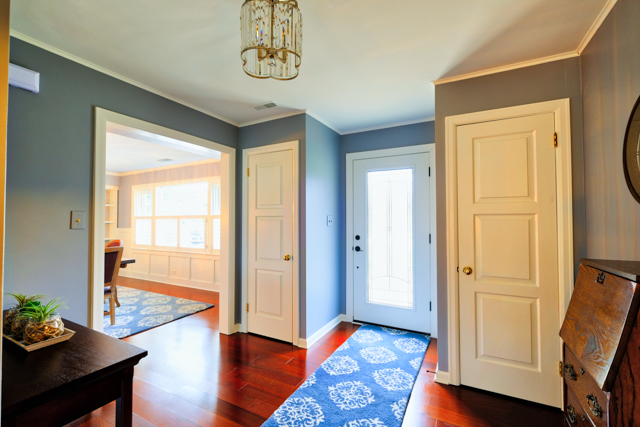 1104 Golf Ln, Wheaton, IL 60189 photo 2