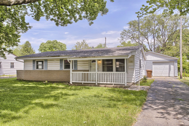 1506 Marigold Ln, Champaign, IL 61821 photo 2
