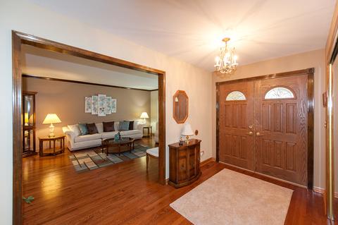 920 Tanglewood Dr, Wheeling, IL 60090 photo 2
