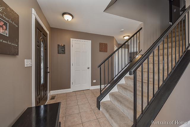 2735 Lindgren Trl, Aurora, IL 60503 photo 2