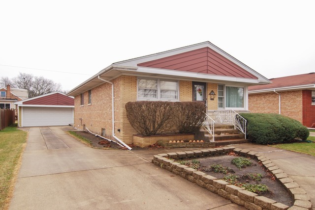 2216 Erika Dr, Broadview, IL 60155 photo 1