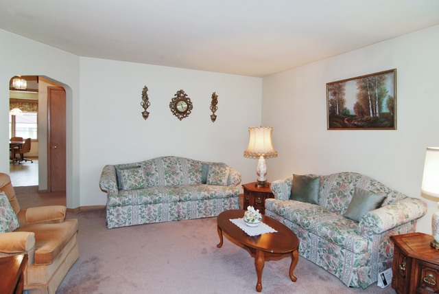 2216 Erika Dr, Broadview, IL 60155 photo 3