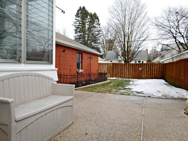 511 Robert Ave, Rockford, IL 61107 photo 2