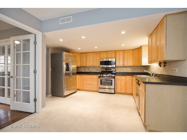 120 Coral Ln, Wheeling, IL 60090 photo 4