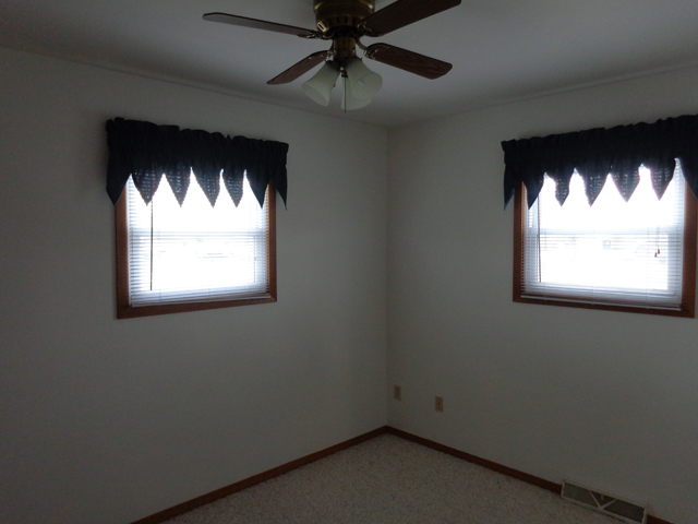 2883 E 765th Rd, Utica, IL 61373 photo 6